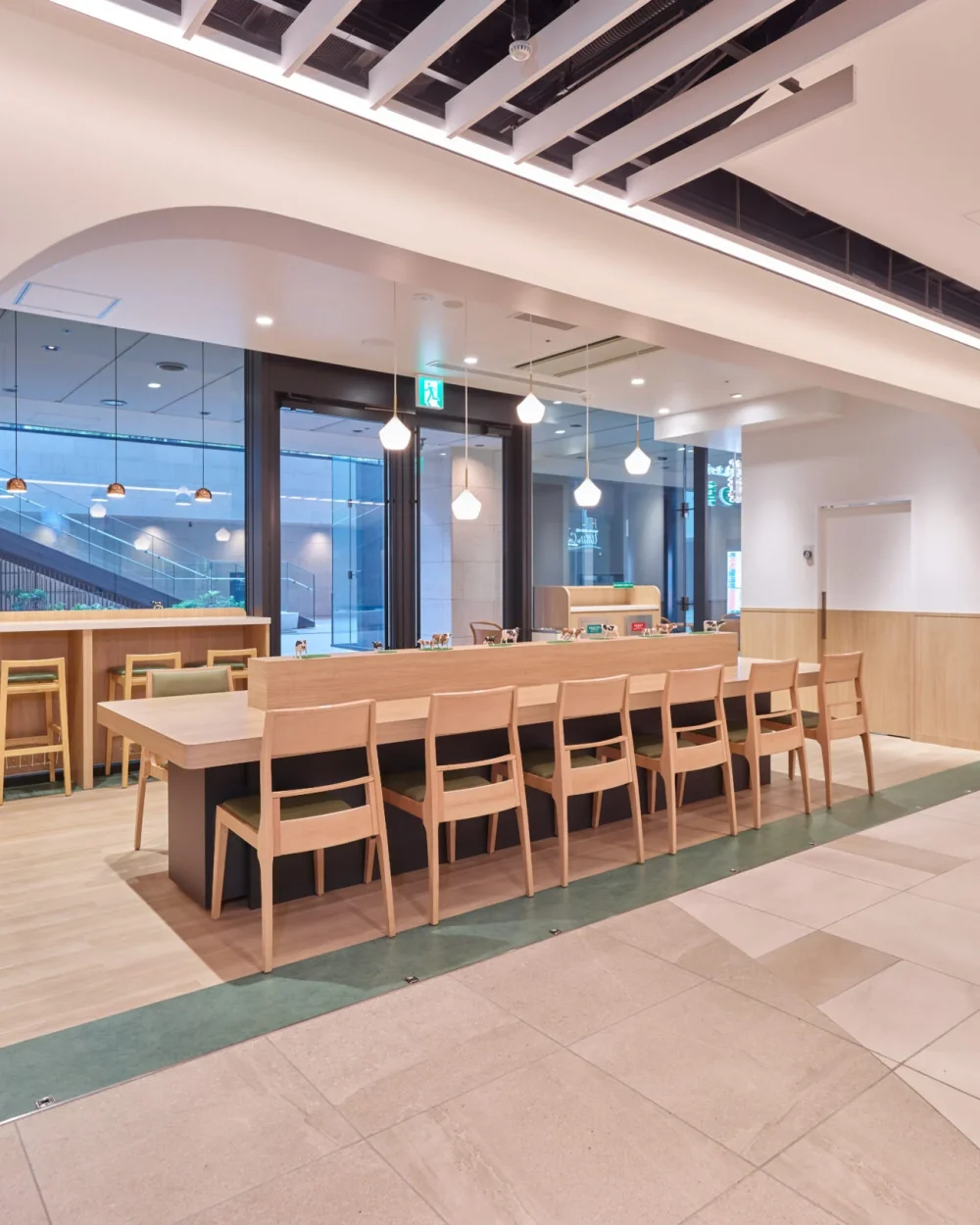 ミルク&パフェ よつ葉ホワイトコージ KITTE大阪店